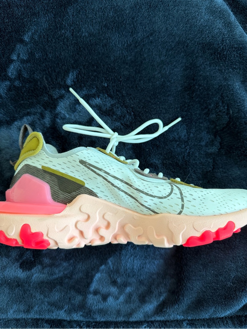 Women’s Nike D/MS/X Shoe Size 9, Coral & Olive - Picture 3 of 4